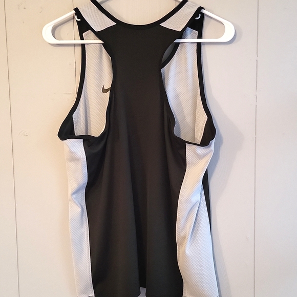 🌴 Nike Women's Black & Snake Print Workout Top 🖤 - Picture 4 of 6